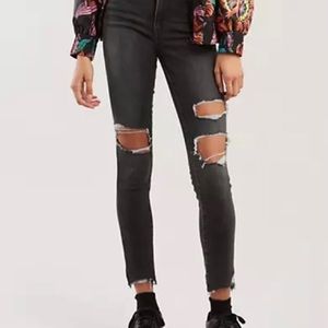 Levi’s 721 high rise skinny ankle jeans distressed black
